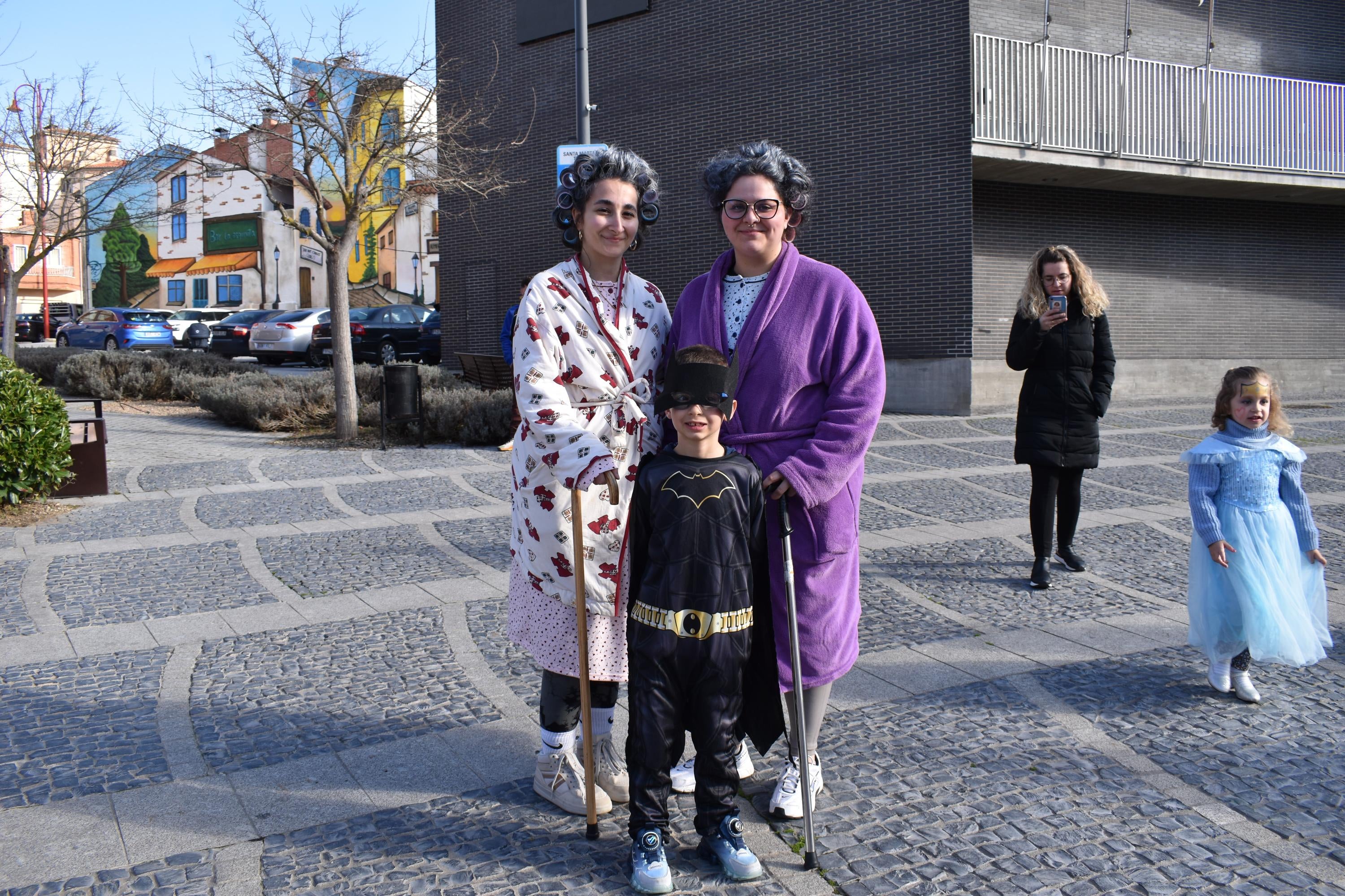 Los personajes de cuentos infantiles caminan por las calles de Santa Marta de Tormes