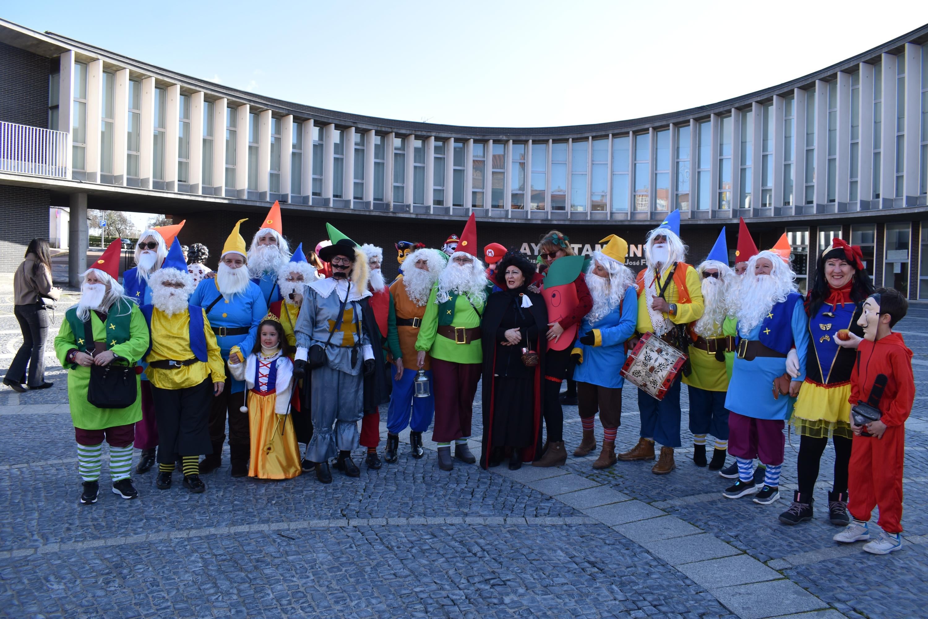 Los personajes de cuentos infantiles caminan por las calles de Santa Marta de Tormes