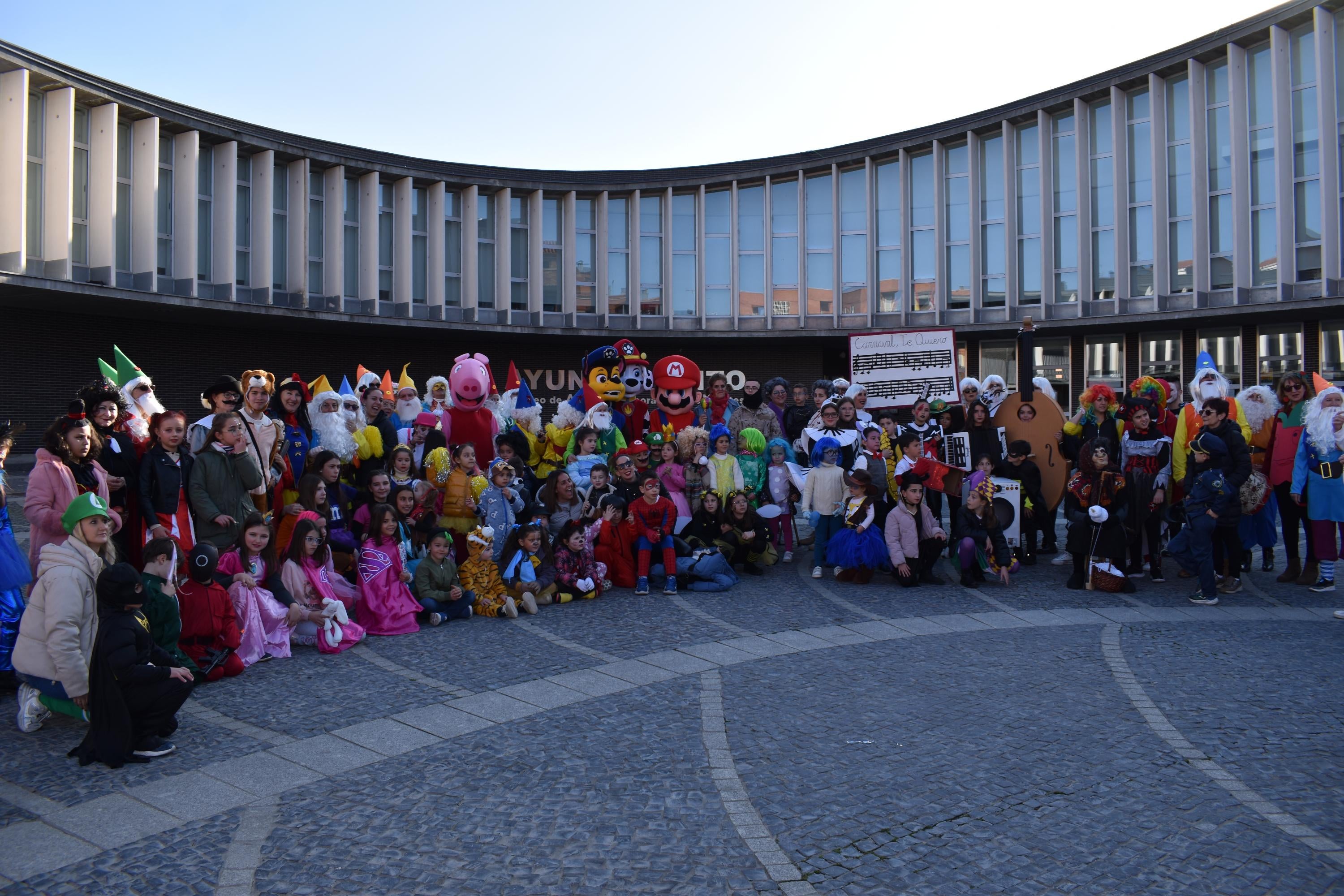 Los personajes de cuentos infantiles caminan por las calles de Santa Marta de Tormes