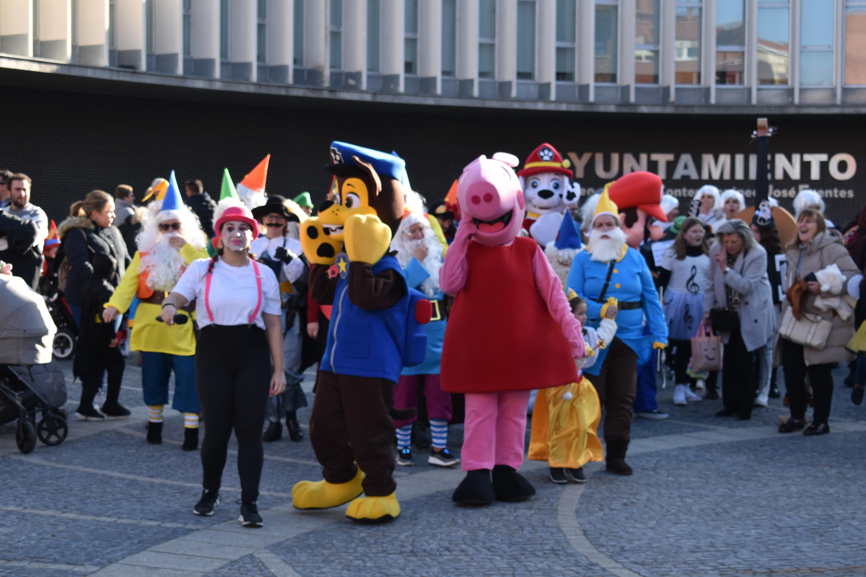 Los personajes de cuentos infantiles caminan por las calles de Santa Marta de Tormes