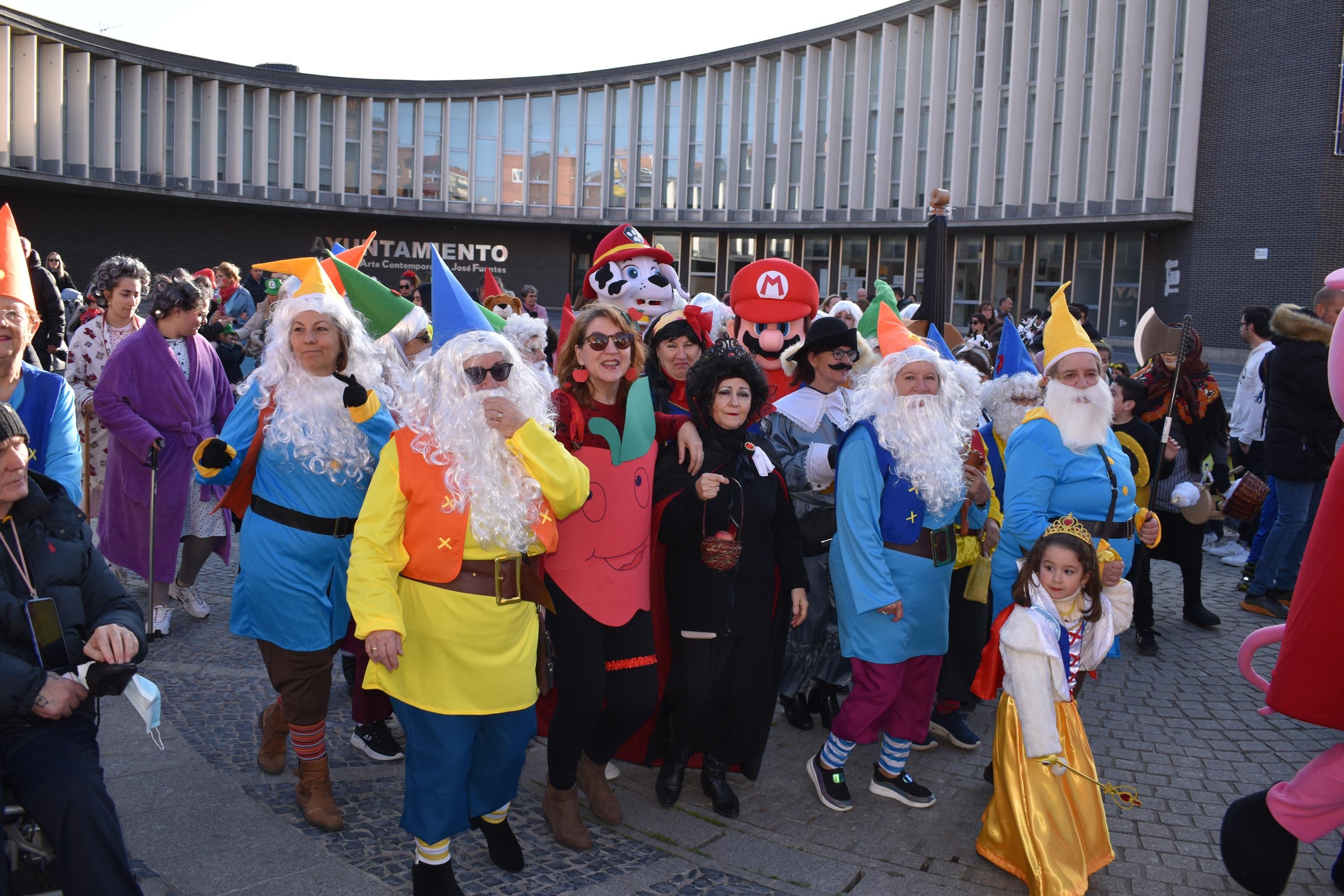 Los personajes de cuentos infantiles caminan por las calles de Santa Marta de Tormes