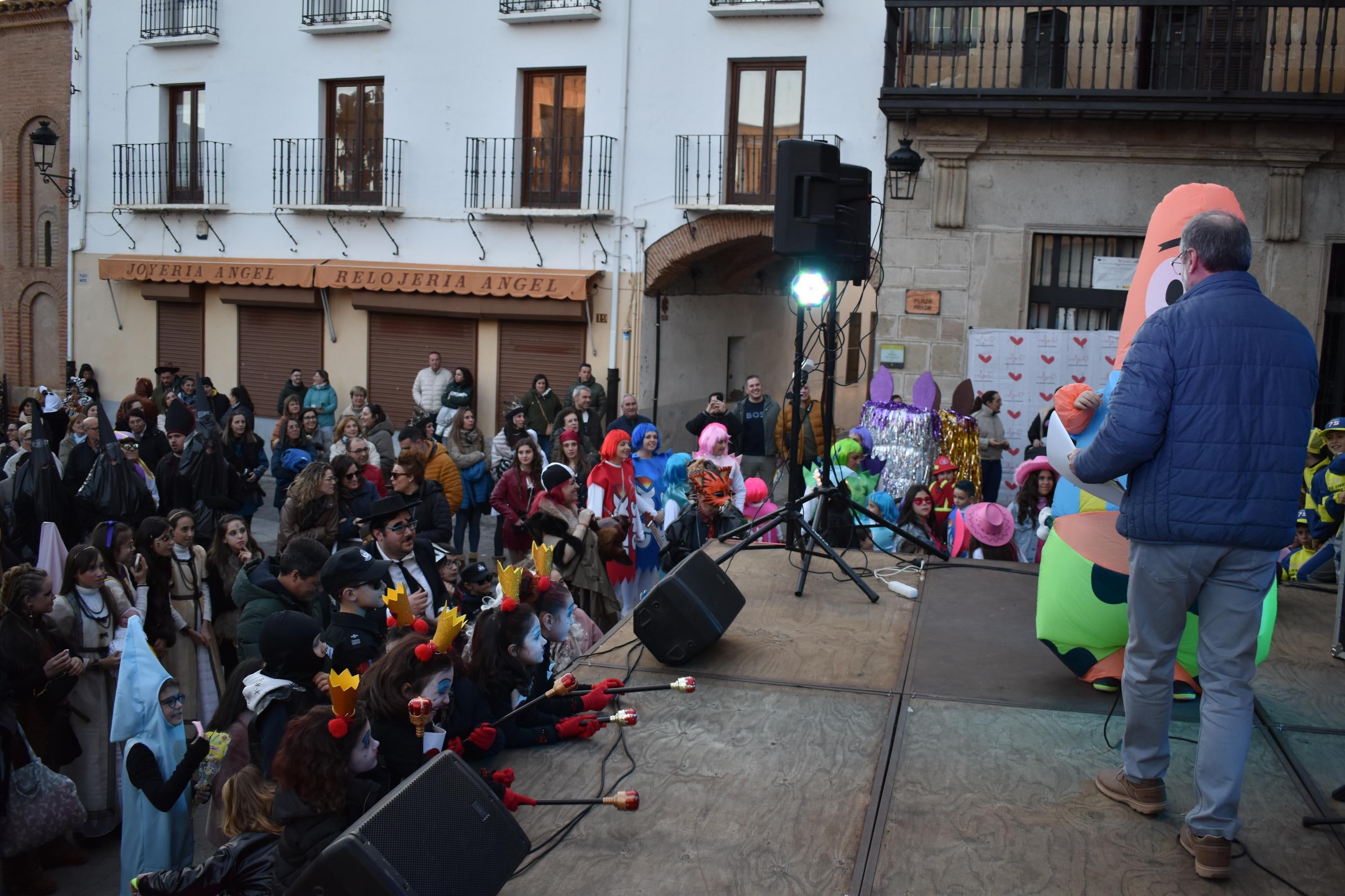 Derroche de imaginación y fantasía en un gran concurso de disfraces en Alba de Tormes