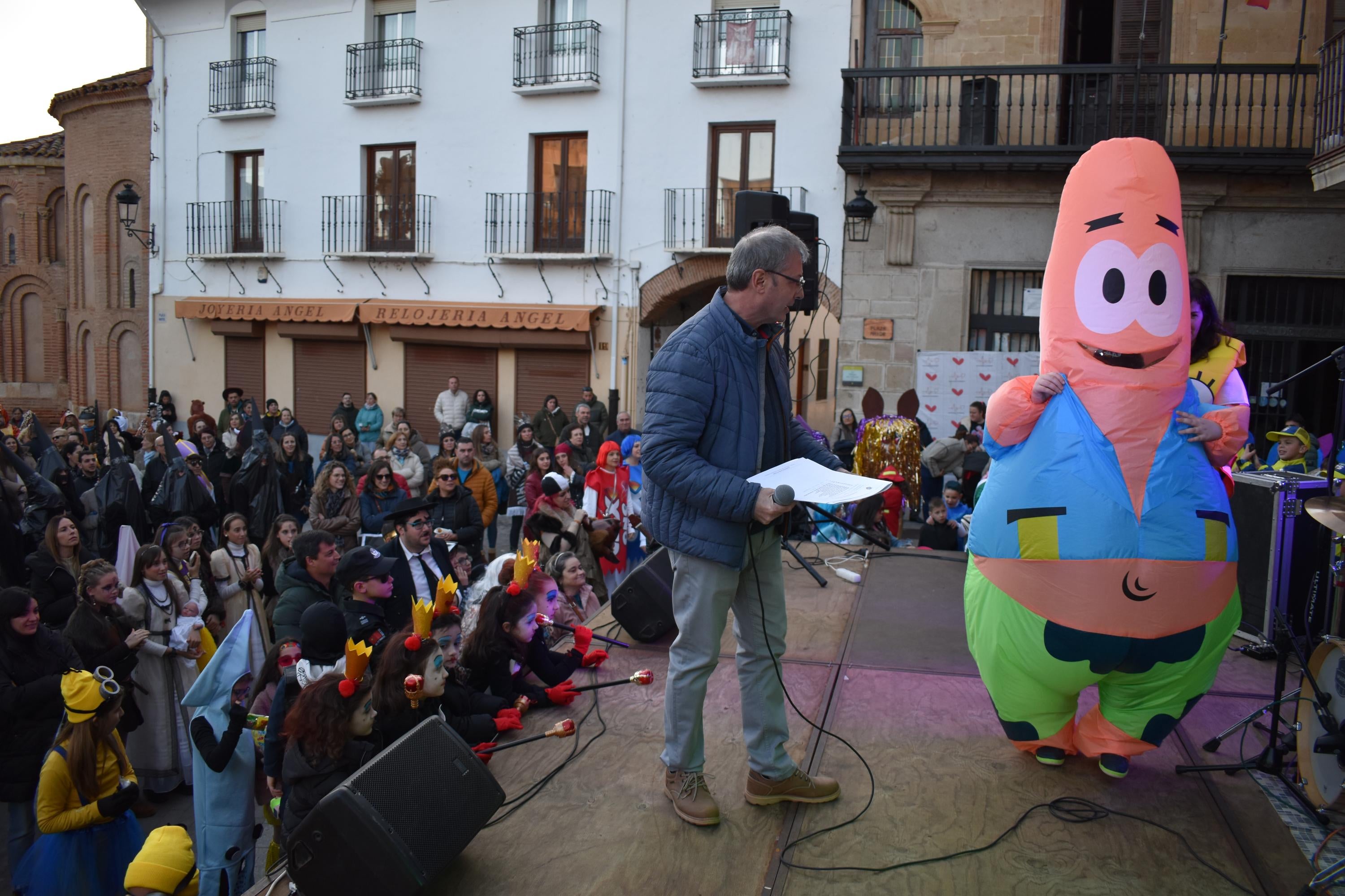 Derroche de imaginación y fantasía en un gran concurso de disfraces en Alba de Tormes