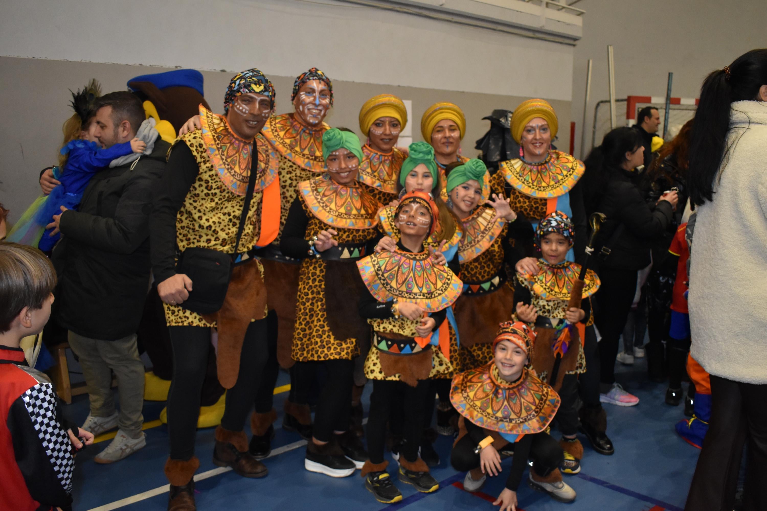 Los personajes de cuentos infantiles caminan por las calles de Santa Marta de Tormes