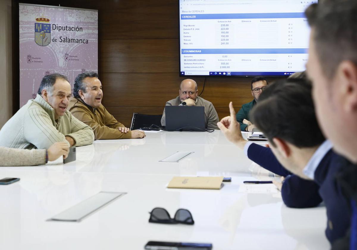 Un momento del debate del cereal en la Lonja de Salamanca.