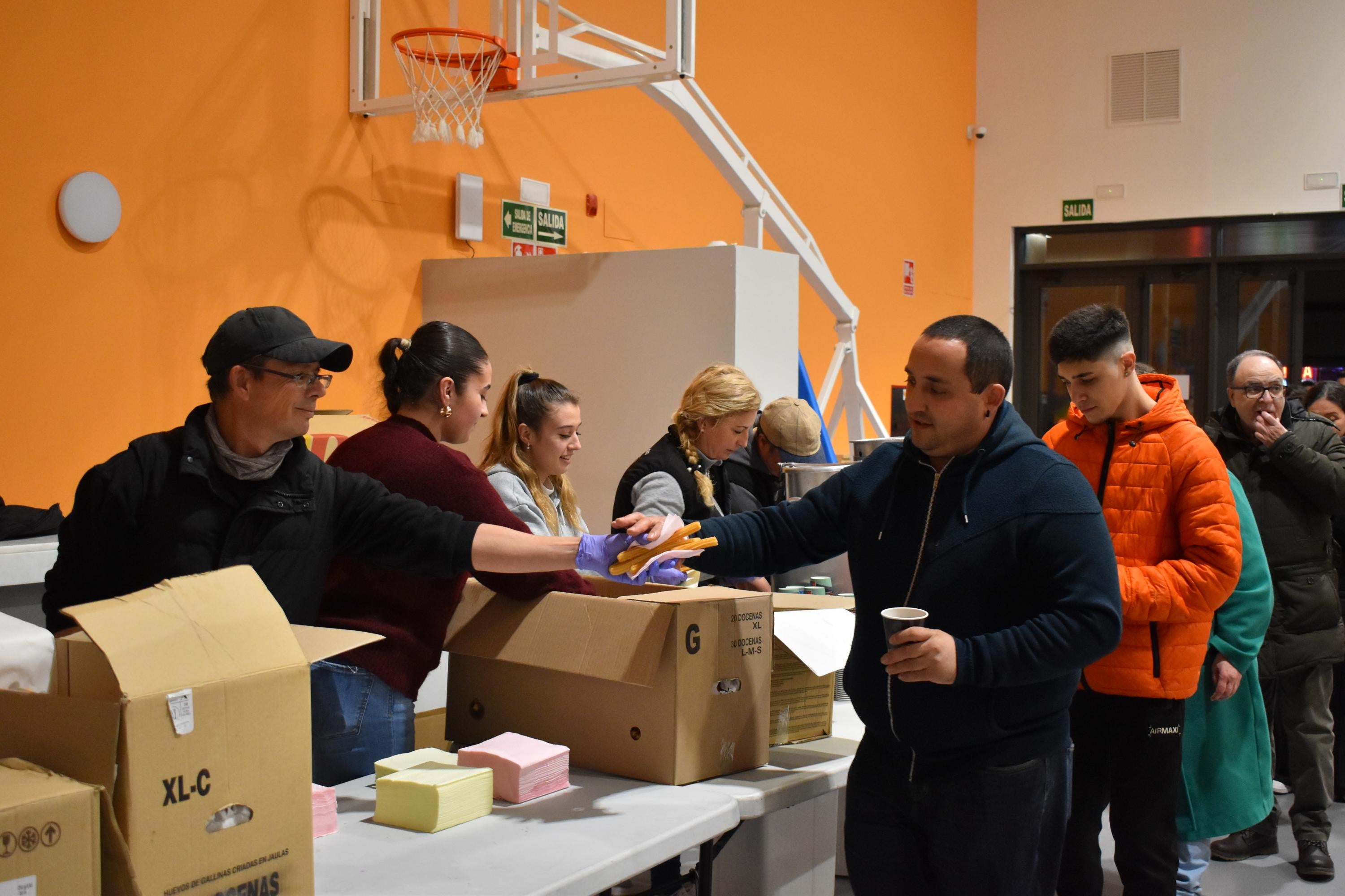 4.600 churros y 200 litros de chocolate para cerrar las citas de carnaval en Villares de la Reina