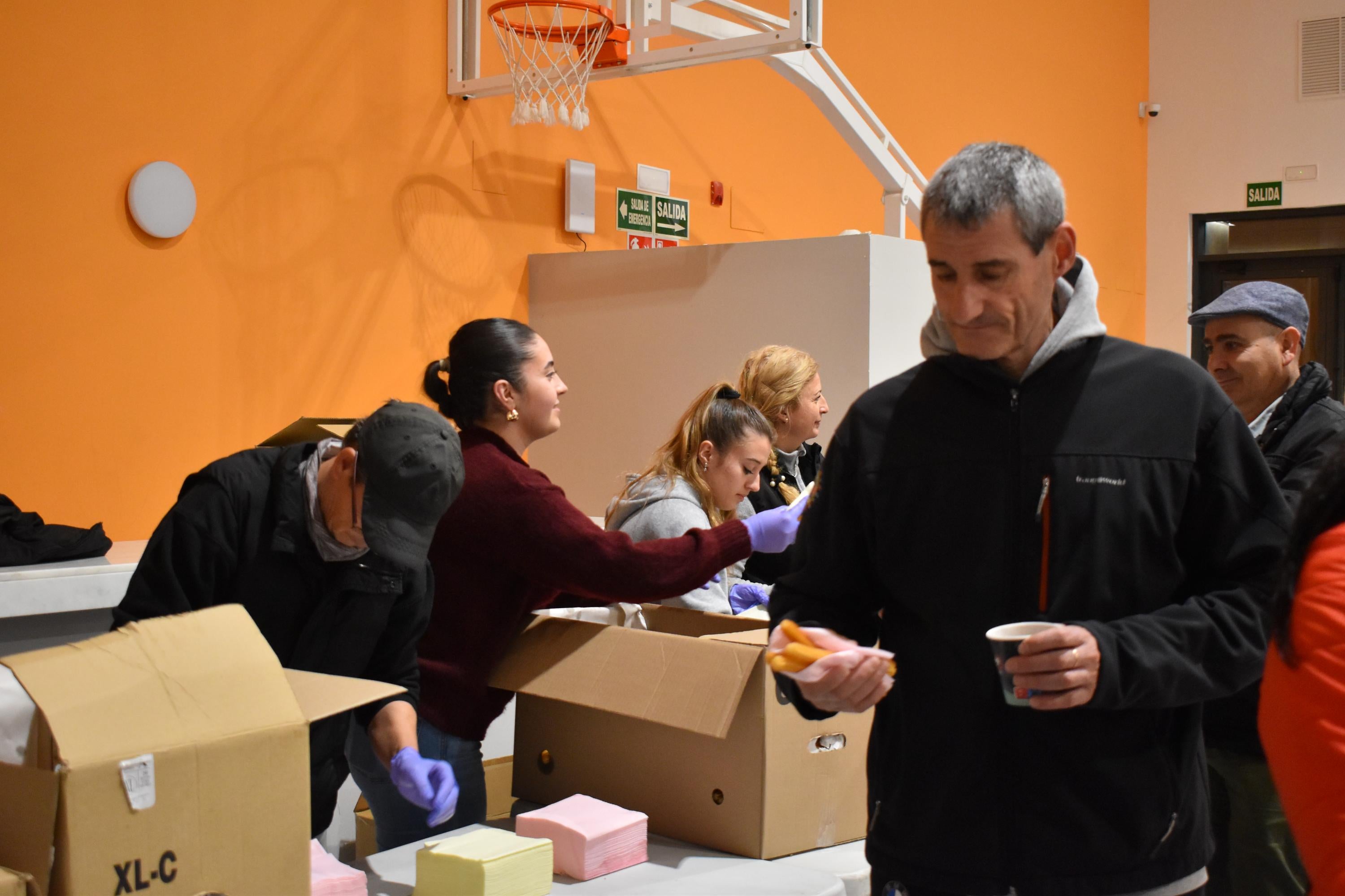 4.600 churros y 200 litros de chocolate para cerrar las citas de carnaval en Villares de la Reina