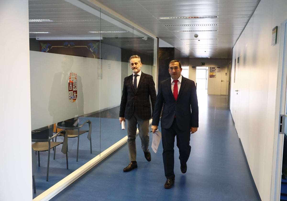 Eloy Ruiz y Fernando Díaz antes de la presentación de los fondos de ayudas a los municipios de Salamanca.