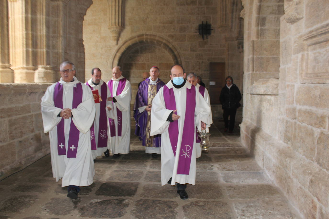 Los columbarios de la catedral de Ciudad Rodrigo, en marcha tras la bendición del obispo