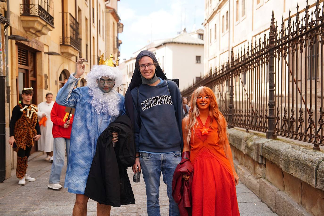 Enfermería y Fisioterapia dan colorido al centro con sus fiestas