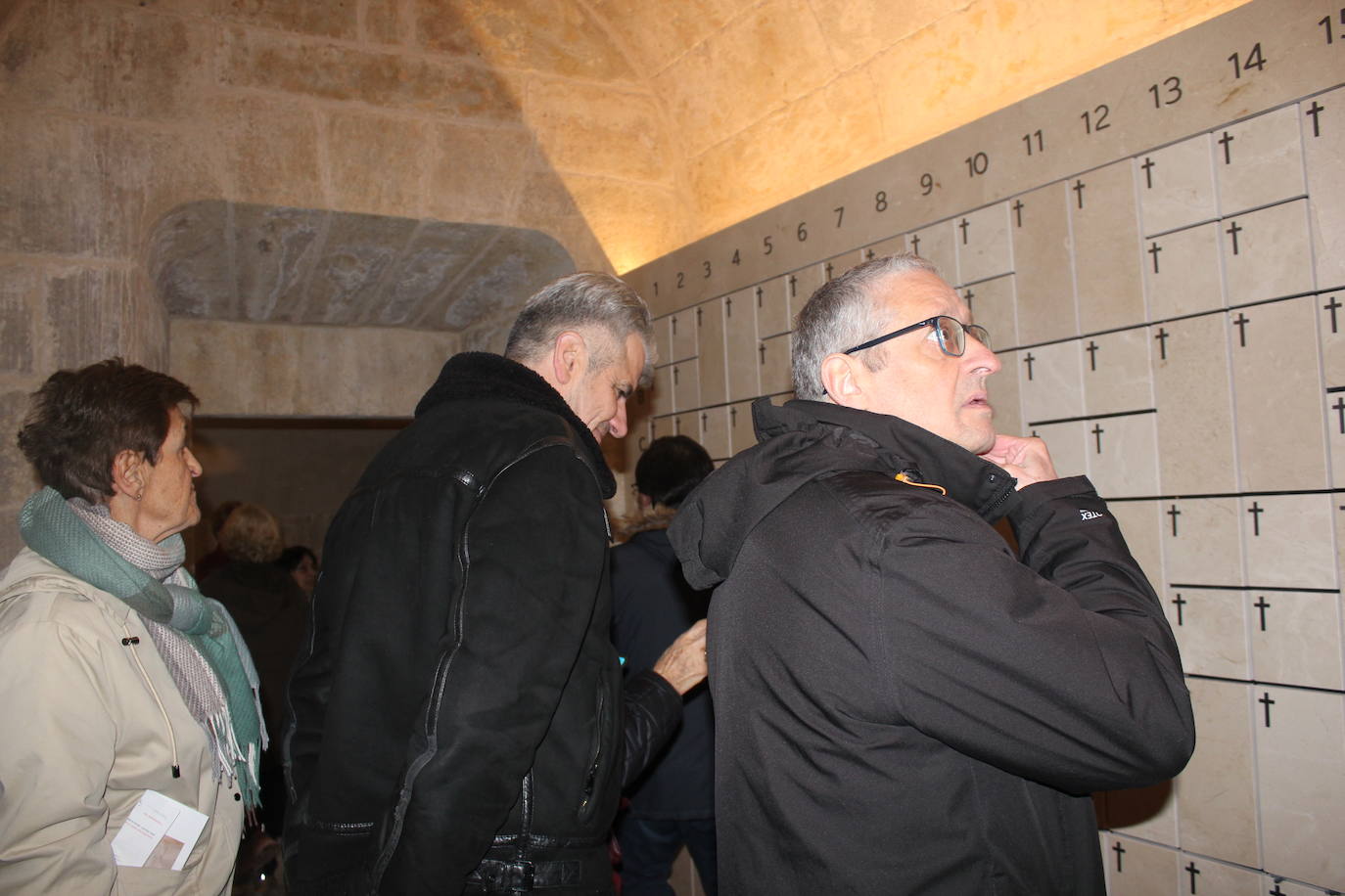 Los columbarios de la catedral de Ciudad Rodrigo, en marcha tras la bendición del obispo