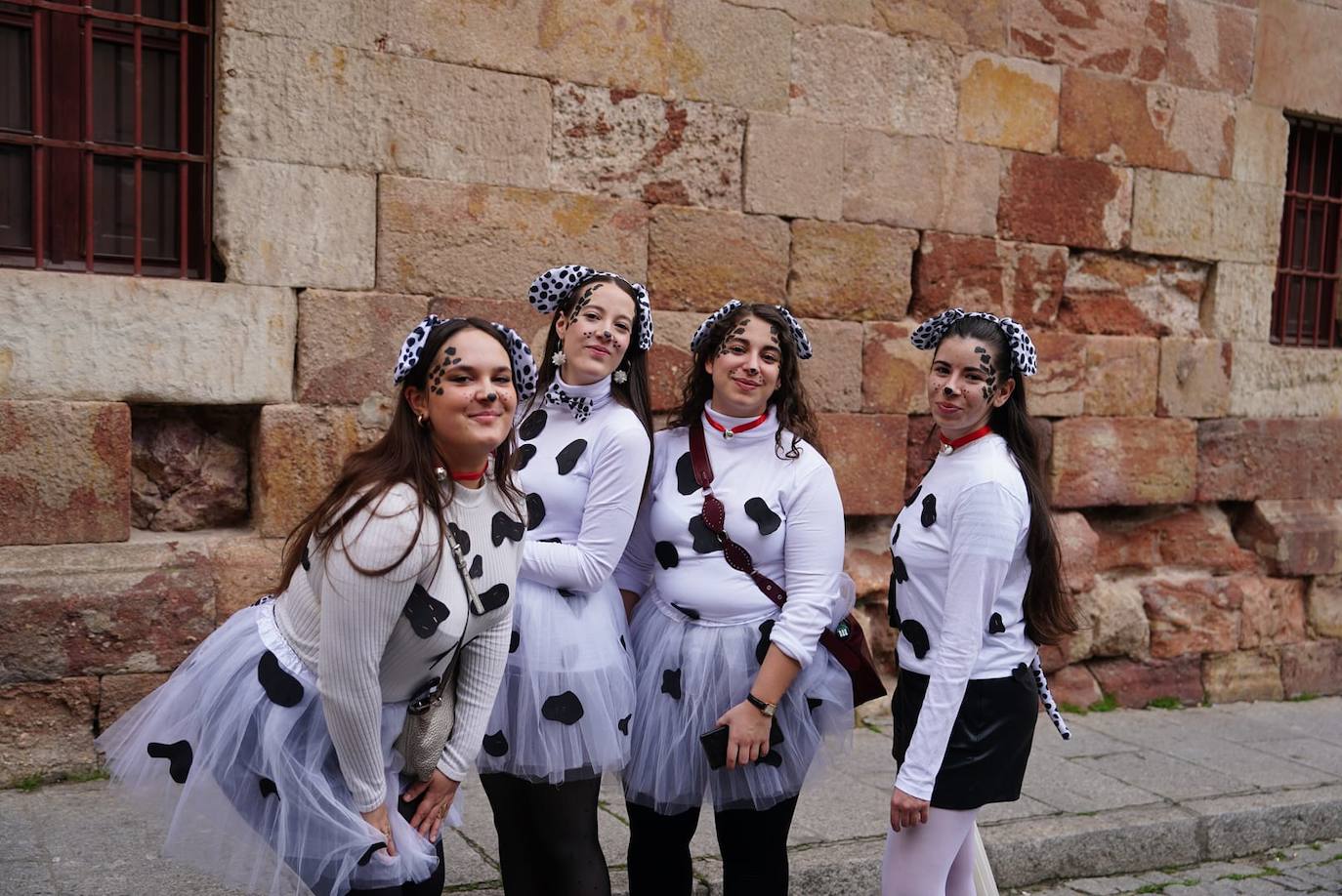 Enfermería y Fisioterapia dan colorido al centro con sus fiestas