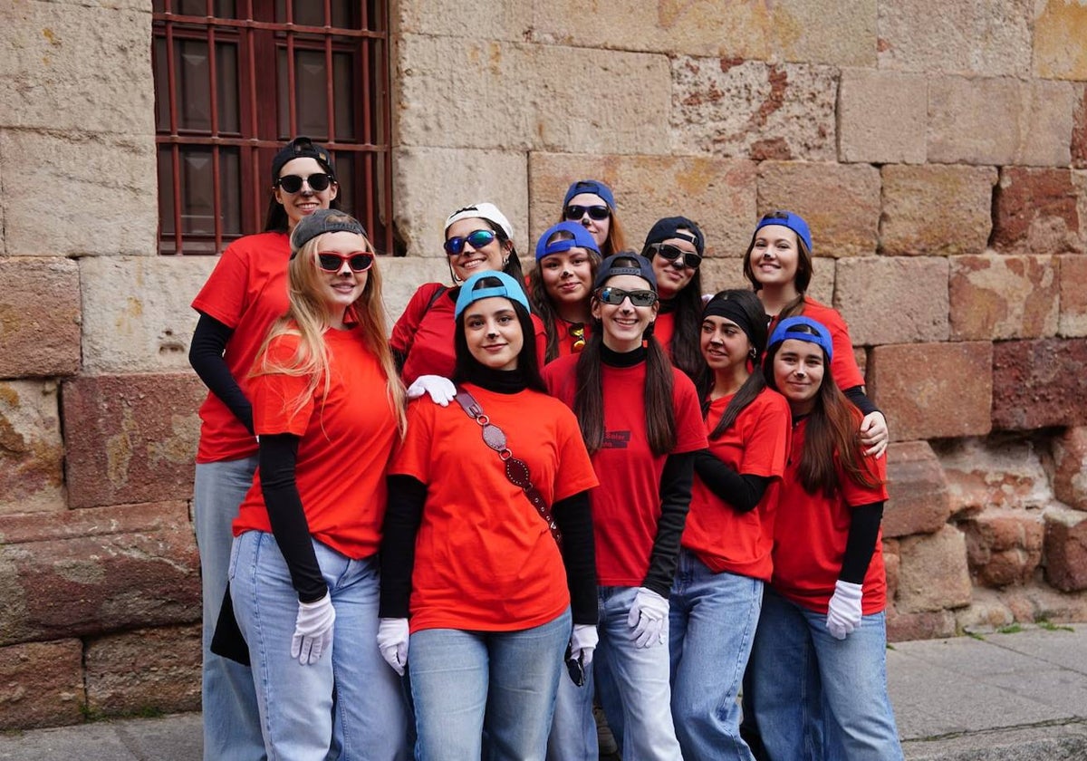 Enfermería y Fisioterapia dan colorido al centro con sus fiestas