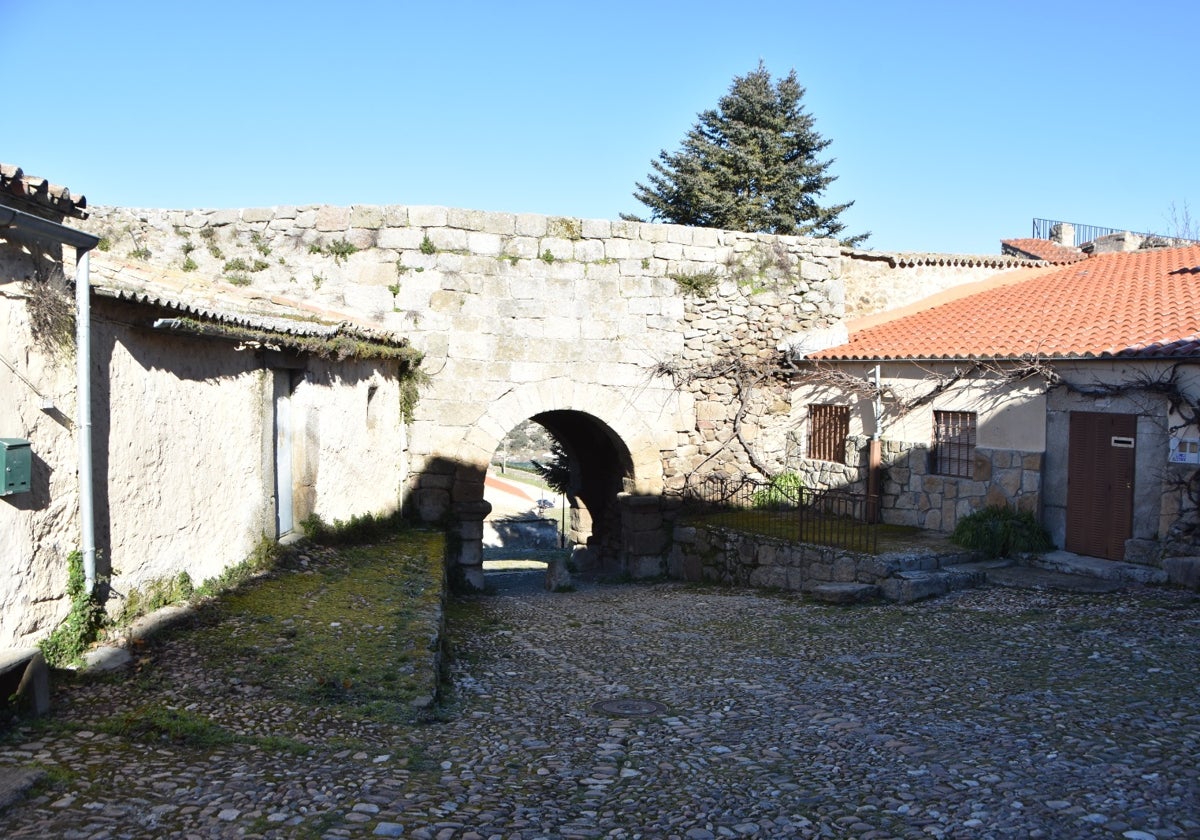 La Puerta de San Nicolás de la muralla de Ledesma, desde el interior.