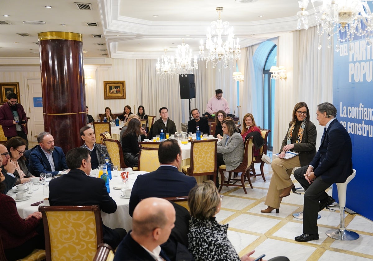 Carmen Fúnez y Carlos García Carbayo en el acto celebrado en el Alameda Palace.