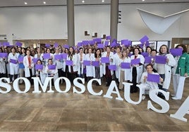 Foto de familia realizada en al hall del Hospital.