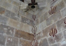 Vítores pintados en la Facultad de Filología de la Universidad de Salamanca.