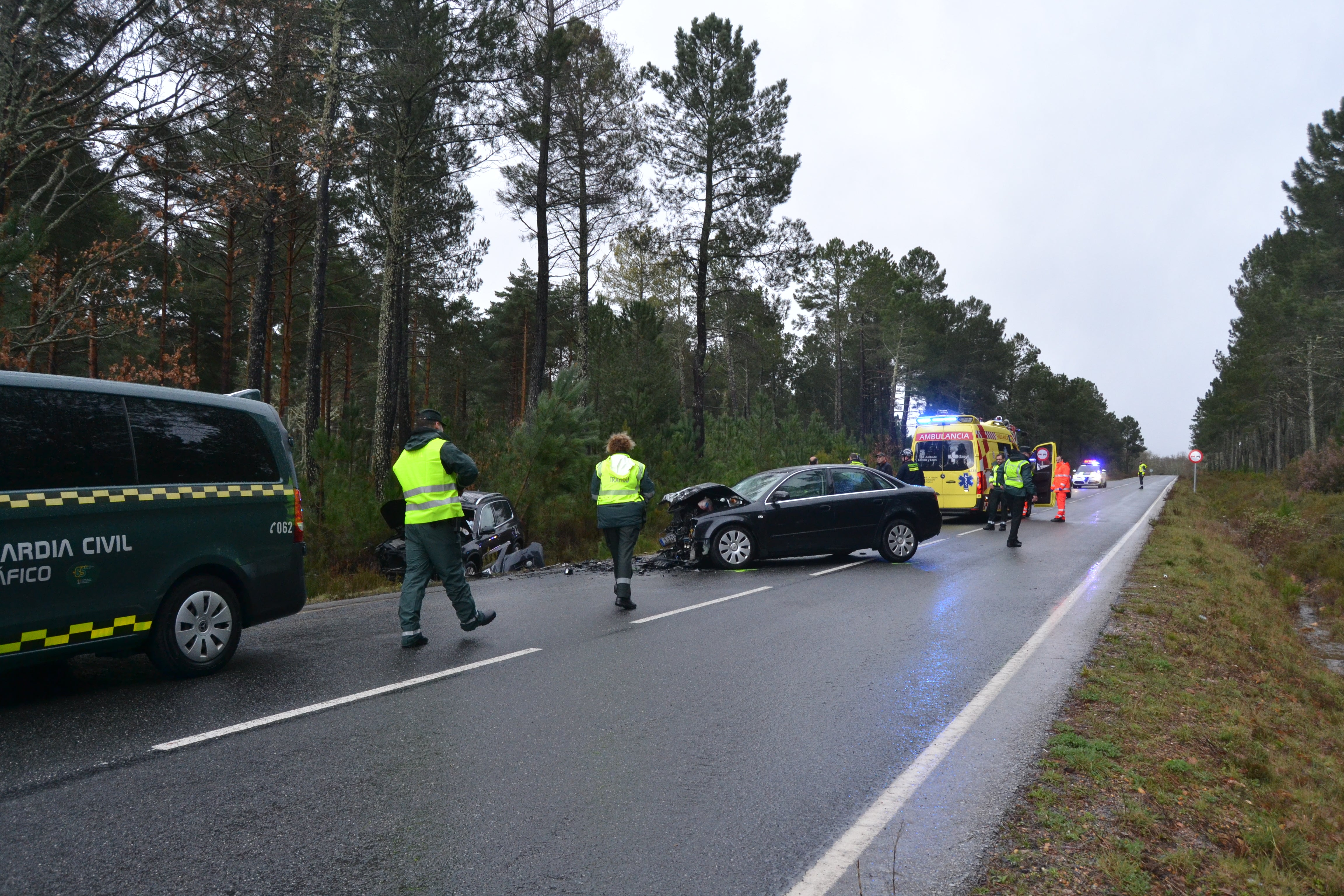 Así han quedado los coches siniestrados en el accidente de Nava de Francia