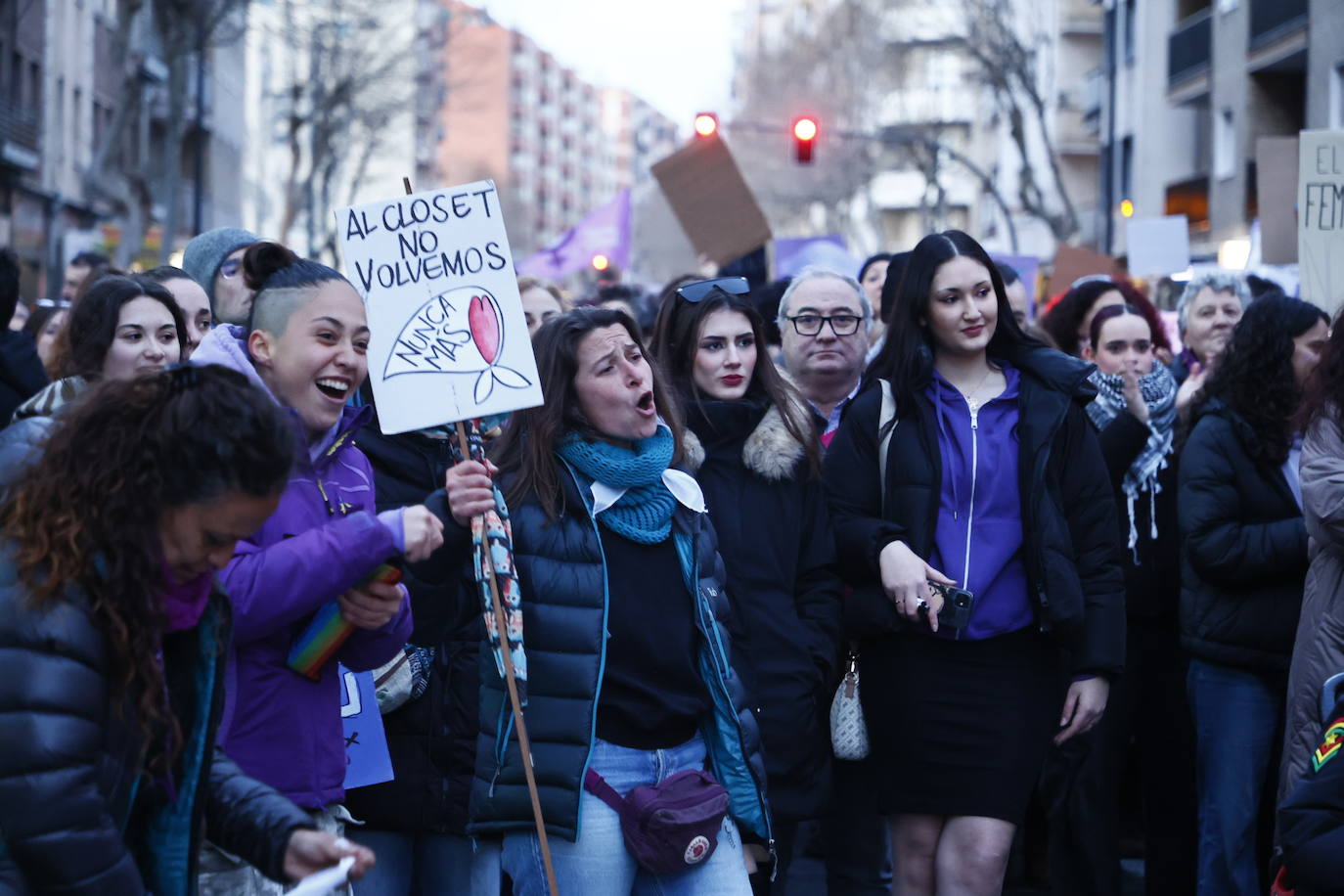 La &#039;marea morada&#039; por el 8-M en Salamanca, en imágenes