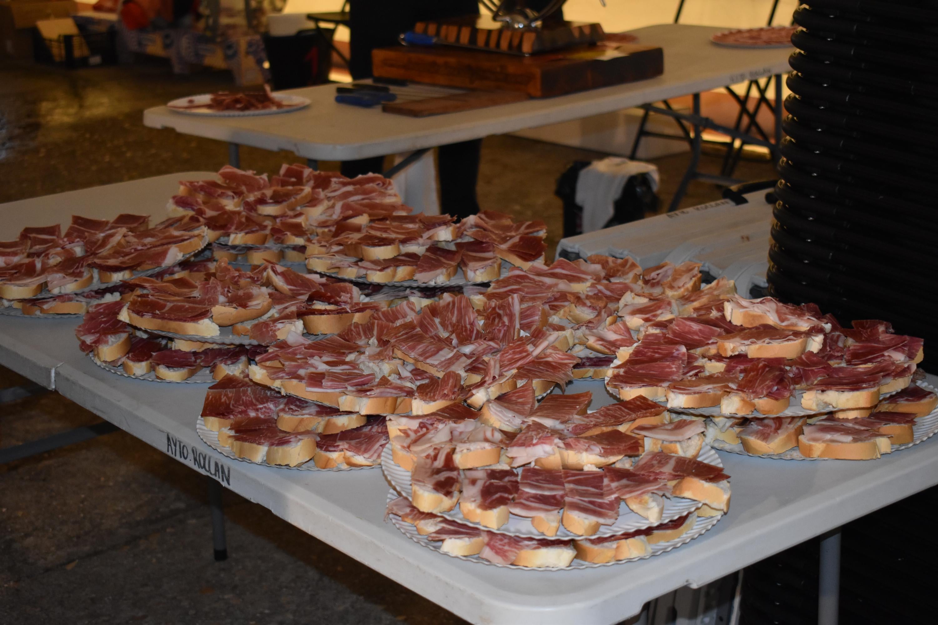 Tradición, ocio y comida en la matanza de Rollán a pesar de la lluvia