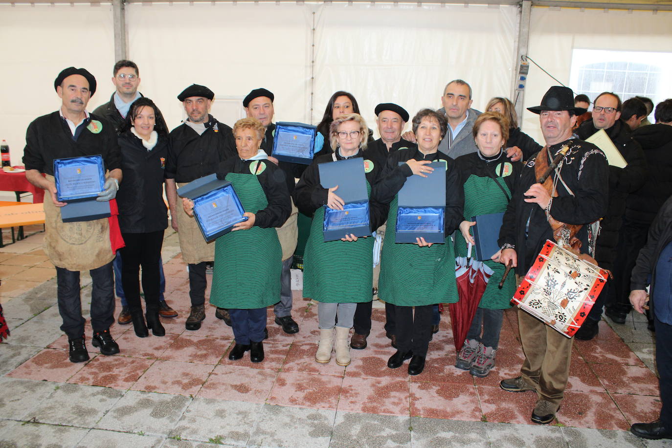 La lluvia no impide un nuevo lleno en la matanza de Campillo de Salvatierra
