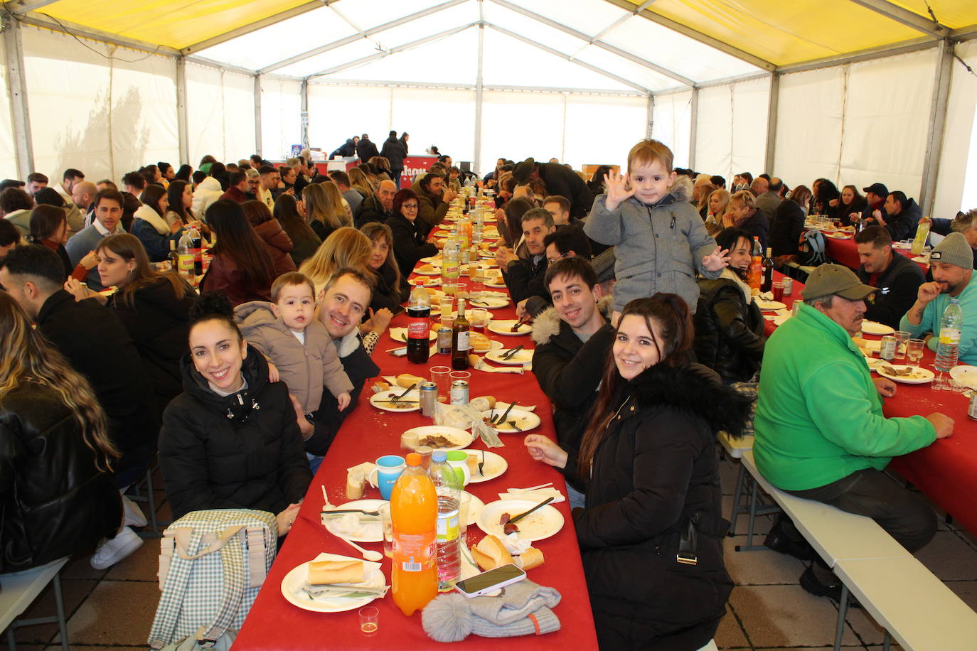 La lluvia no impide un nuevo lleno en la matanza de Campillo de Salvatierra