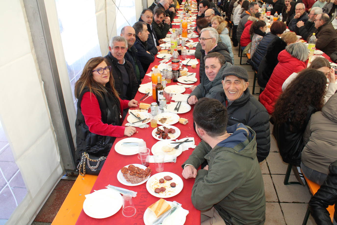 La lluvia no impide un nuevo lleno en la matanza de Campillo de Salvatierra
