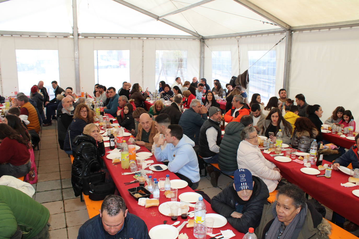 La lluvia no impide un nuevo lleno en la matanza de Campillo de Salvatierra
