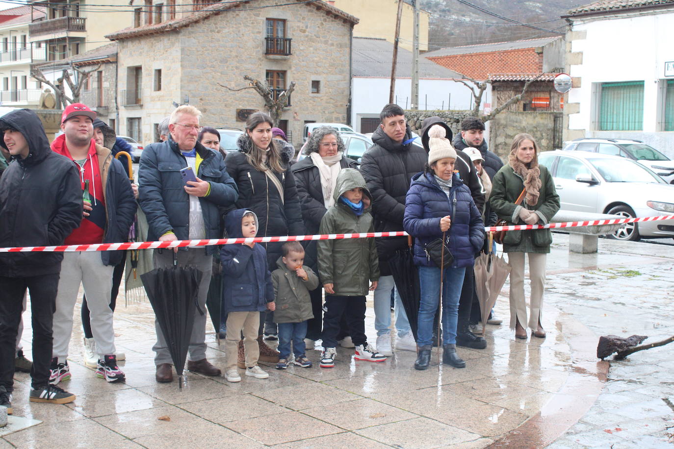 Sorihuela disfruta de su matanza sin temor a la lluvia