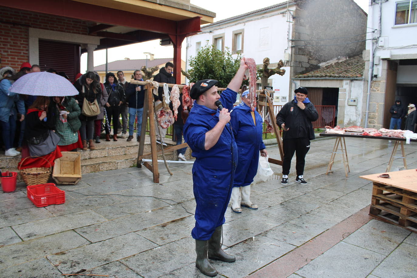 Sorihuela disfruta de su matanza sin temor a la lluvia