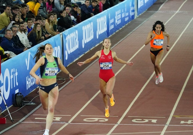 Alba Lorenzo, en las semifinales de los 200 metros.