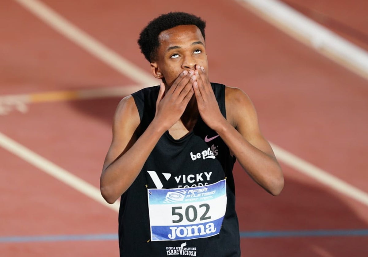 Kuma Samuel Barrios manda un beso al cielo tras proclamarse subcampeón de España este sábado.