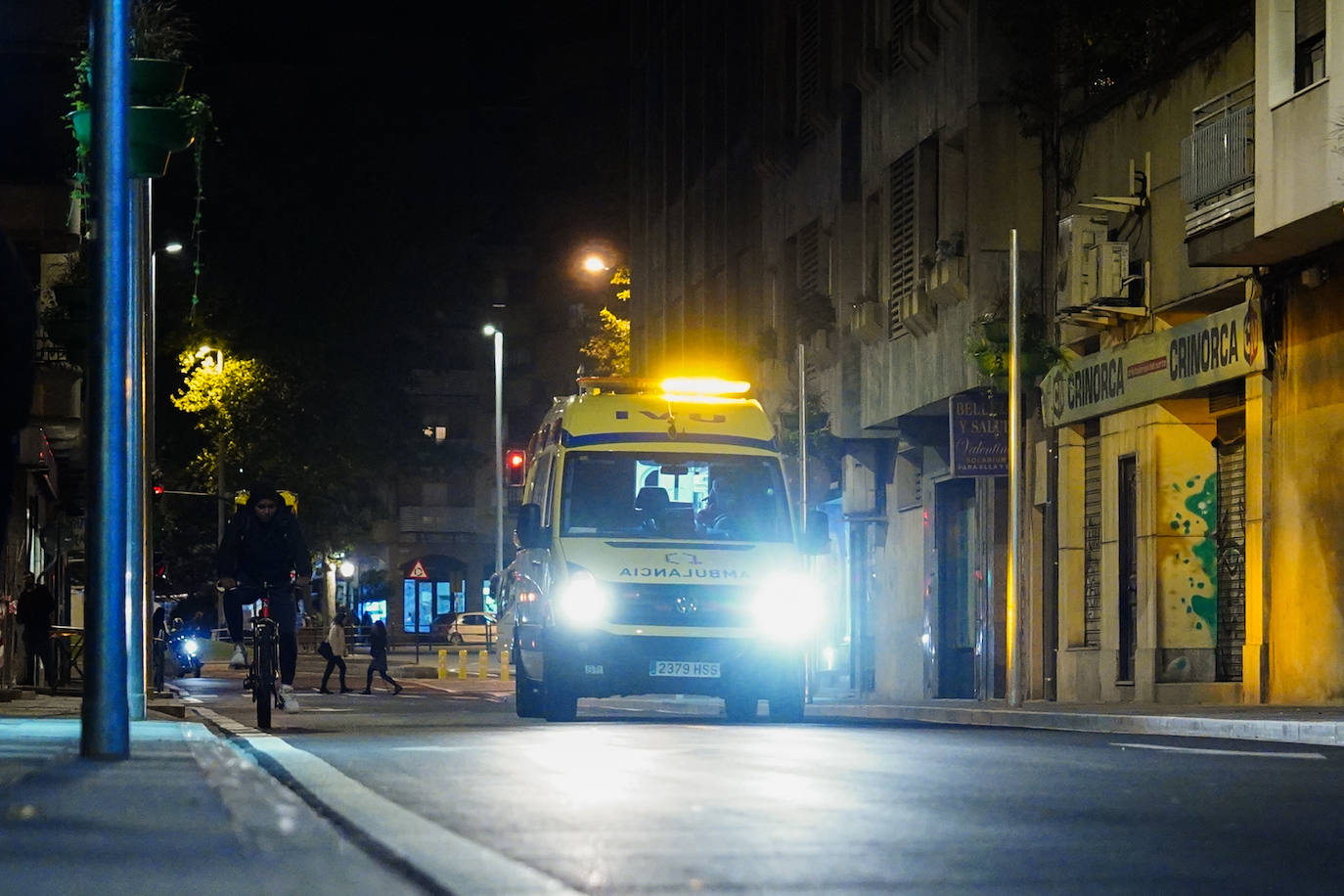 Una ambulancia circula por la capital.