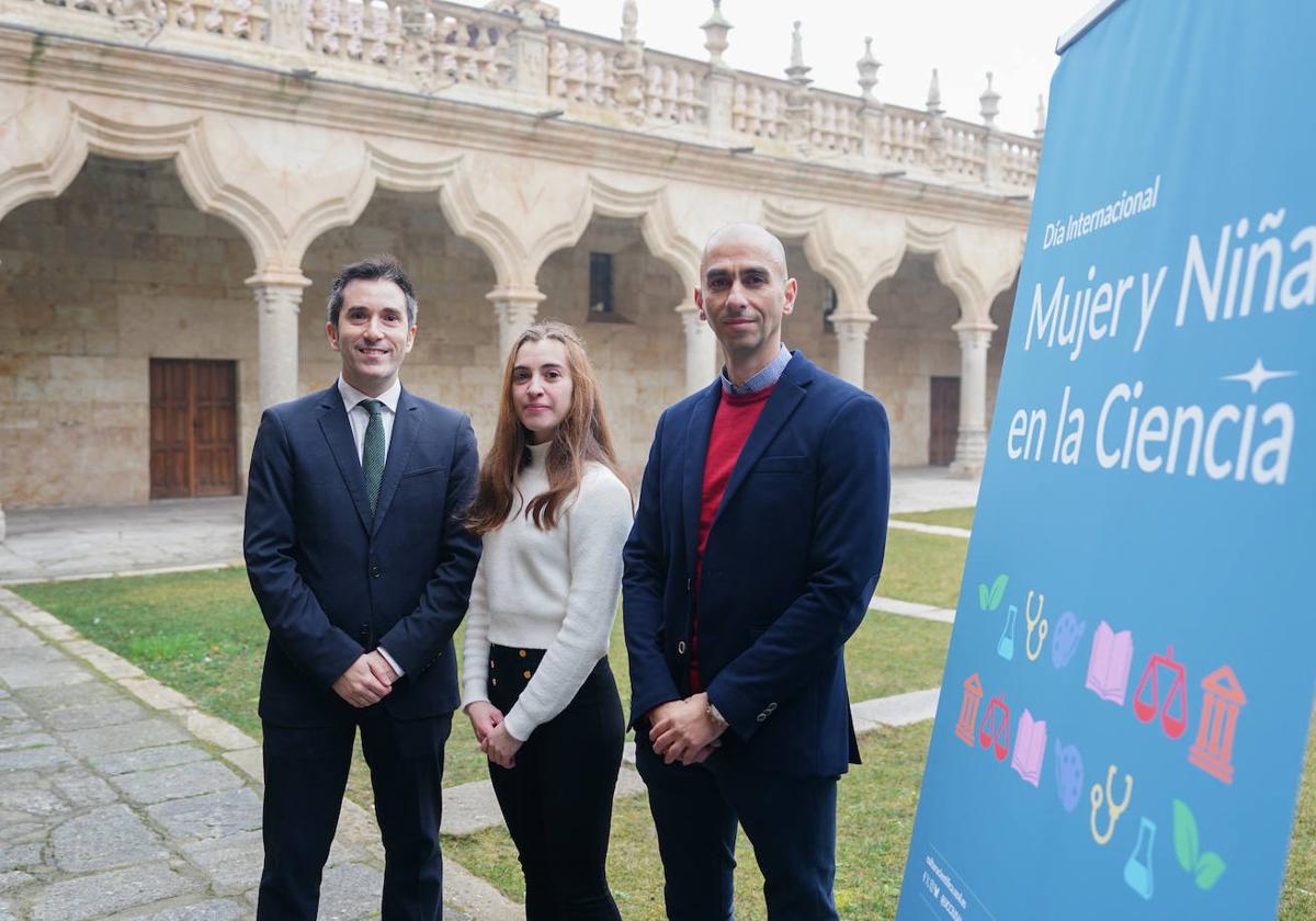 A la derecha, el catedrático Raúl Rivas.