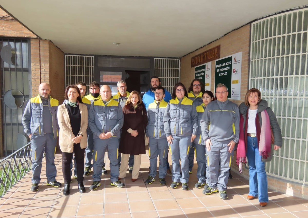 Imagen secundaria 1 - Once mujeres y nueve hombres se forman en atención sociosanitaria y albañileria en Peñaranda de Bracamonte