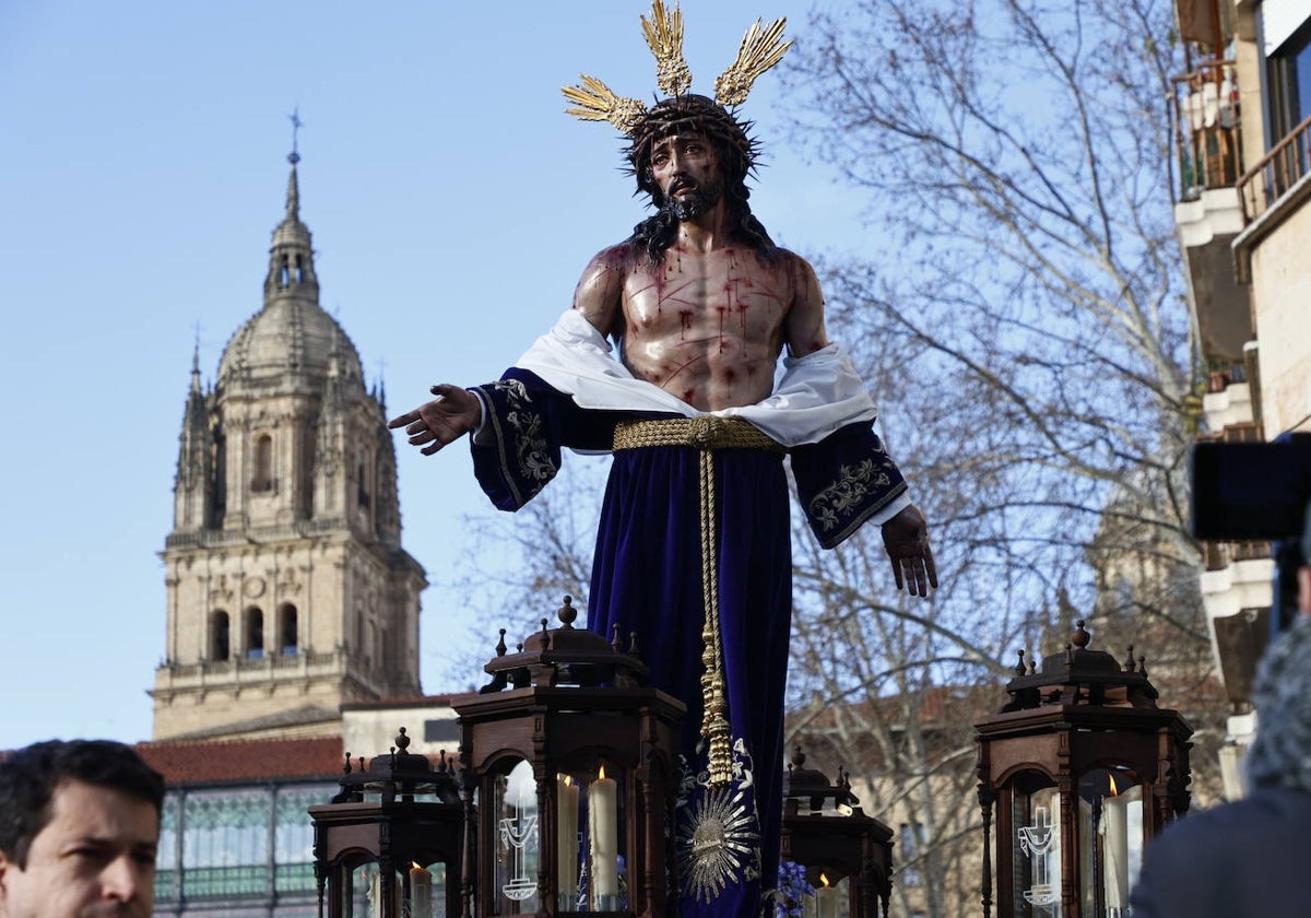 El vía crucis del Despojado camina hacia la esperanza