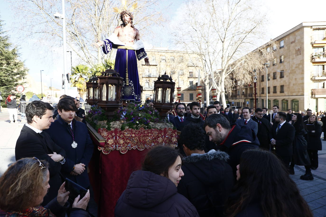 El vía crucis del Despojado camina hacia la esperanza