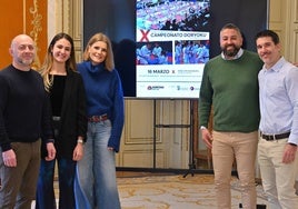 Almudena Parres, concejala de Deportes, junto a los responsables de la cita en la presentación.