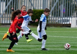 Contrataque del Carbajosa de la Sagrada B durante su partido ante el Salamanca FF B en el Vicente del Bosque.