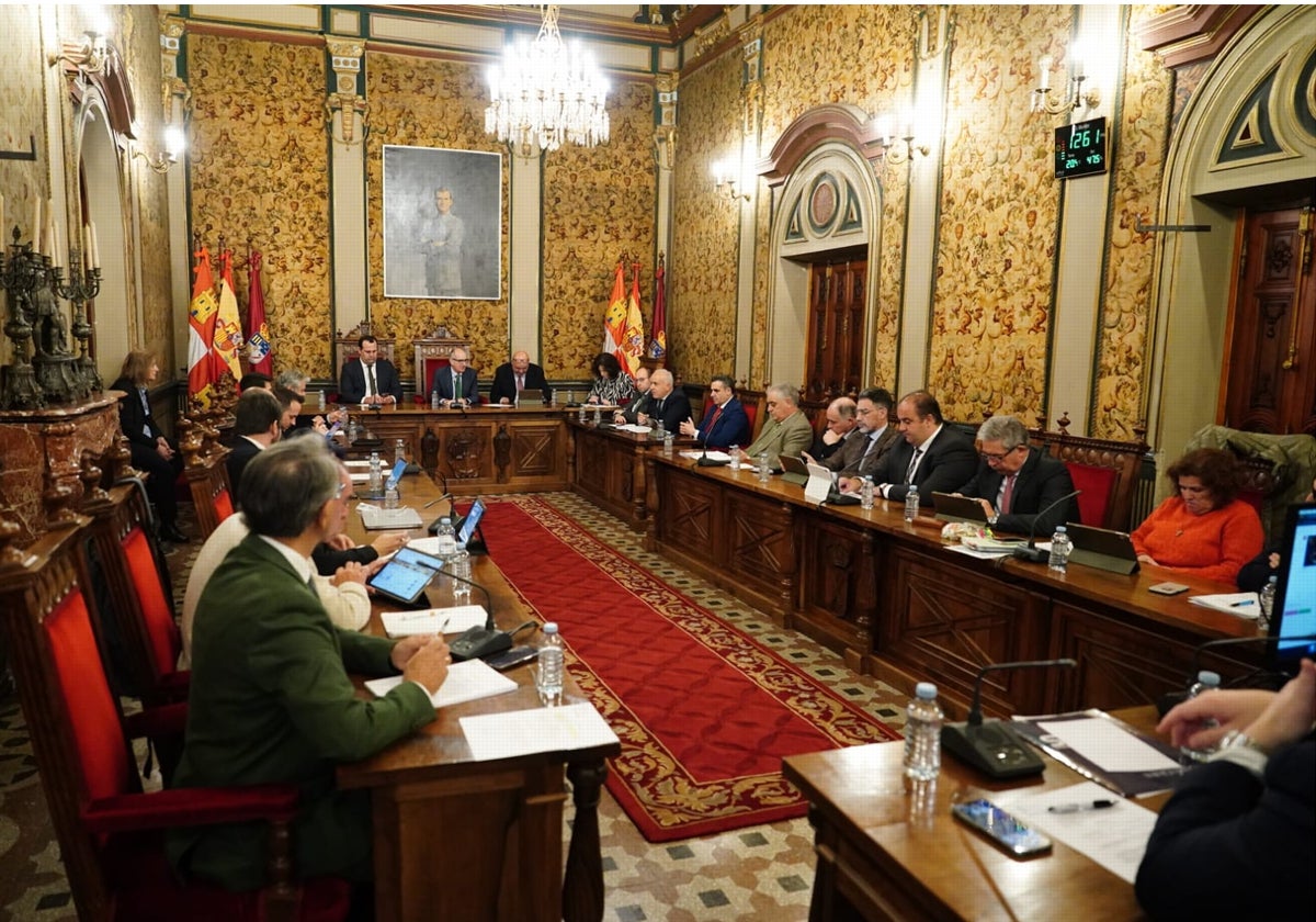 Pleno de la Diputación de Salamanca en el Palacio de La Salina.