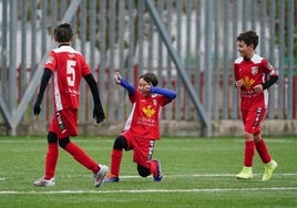 El Navega B, de la 3ª benjamín Grupo 1, celebra una de sus goles.