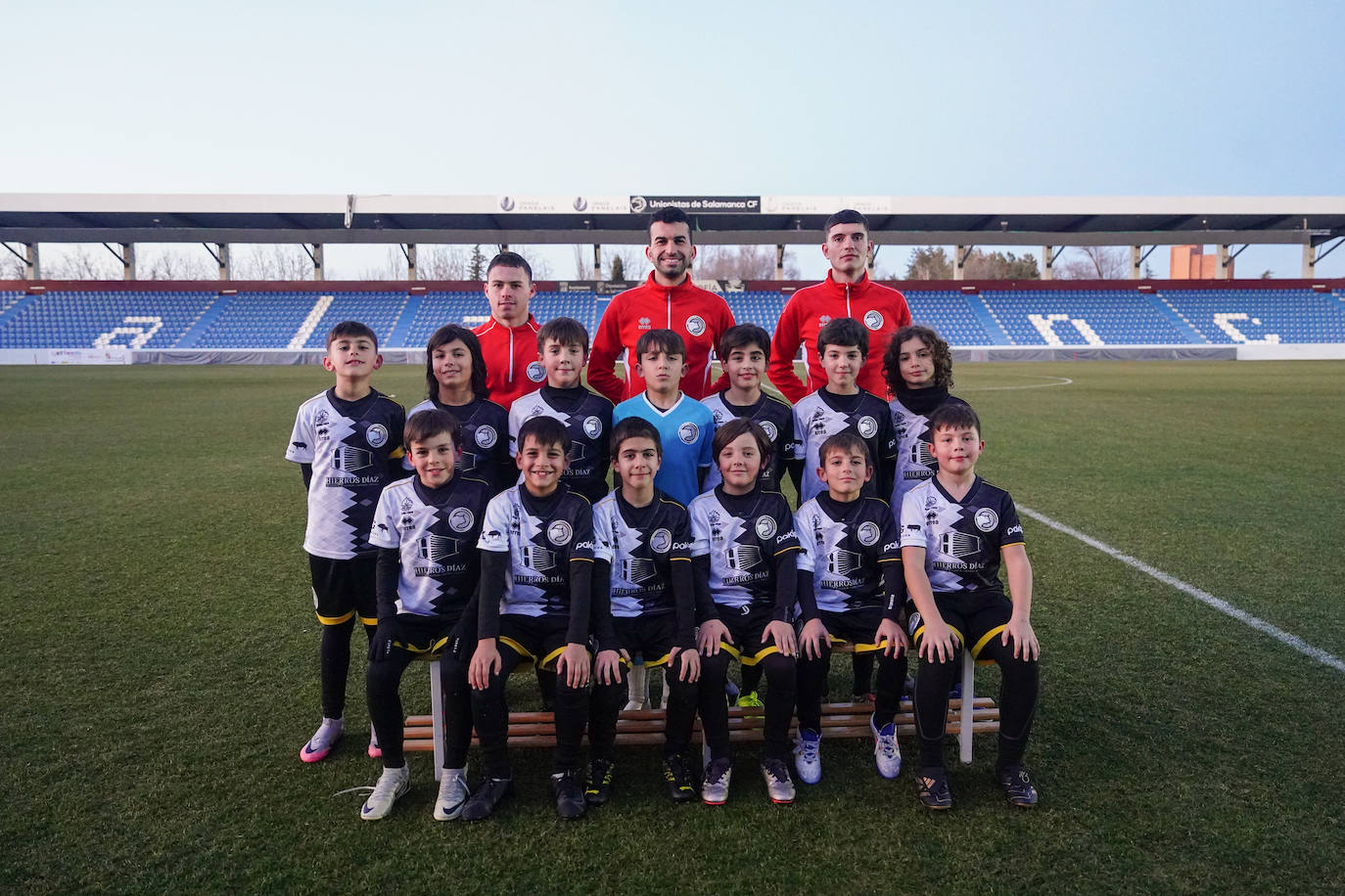 Arriba (de izquierda a derecha): Hugo (delegado), Miguel Ángel (entrenador) y Rivero (delegado). Medio (de izquierda a derecha): Mateo, Erik, Rivero, Manu, Cayetano, Aaron y Alex. Abajo (de izquierda a derecha): Matías, Losada, Daniel, Hidalgo, Alexander y Sergio.