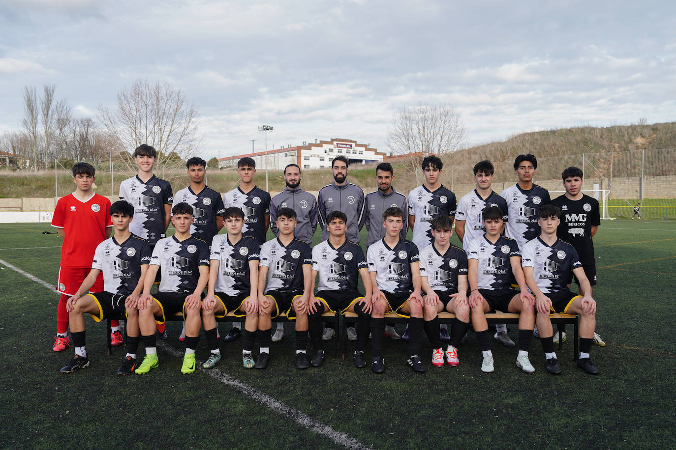 Arriba (de izquierda a derecha): Carlos, Jorge, Esseddik, Héctor, Isaac (entrenador), César (entrenador), Ángel (delegado), Adrián, Naveira, Juan y Dogo. Abajo (de izquierda a derecha): Sancho, Ariel, Fernando, Roberto, Kevin, Álvaro, Abraham, Diego y Corrales.