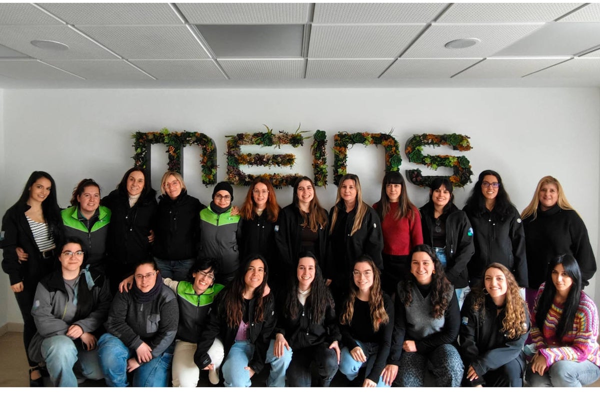 Las mujeres juegan un papel fundamental en la expansión de las energías renovables y la innovación.