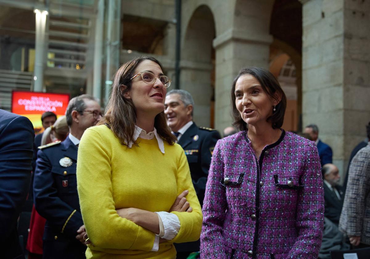 La portavoz de Más Madrid en el Ayuntamiento, Rita Maestre, y la portavoz del PSOE en el Ayuntamiento de Madrid, Reyes Maroto.