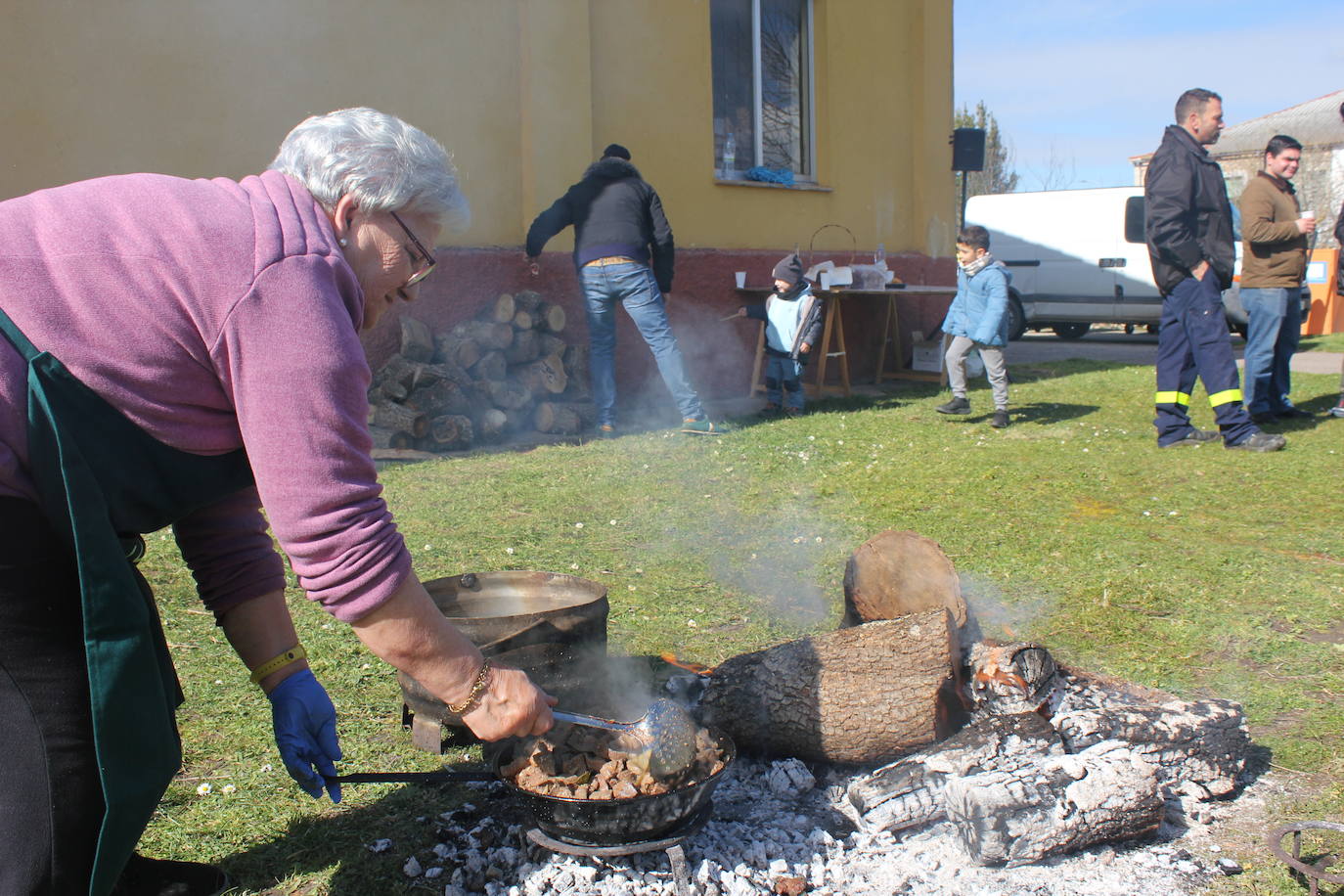 Fiesta en torno al cerdo y la gastronomía, en Villar de Peralonso