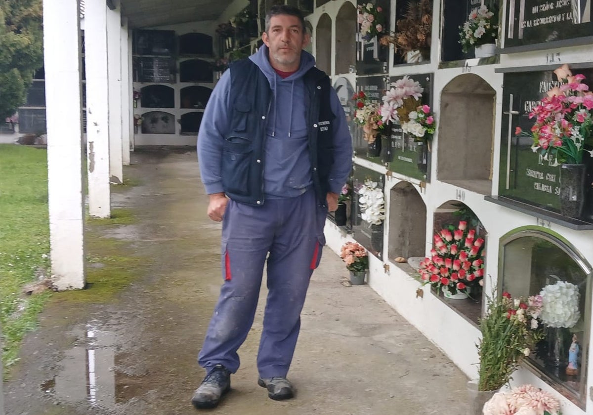 Imagen de Alberto Mandado, en el cementerio de Puerto de Béjar.