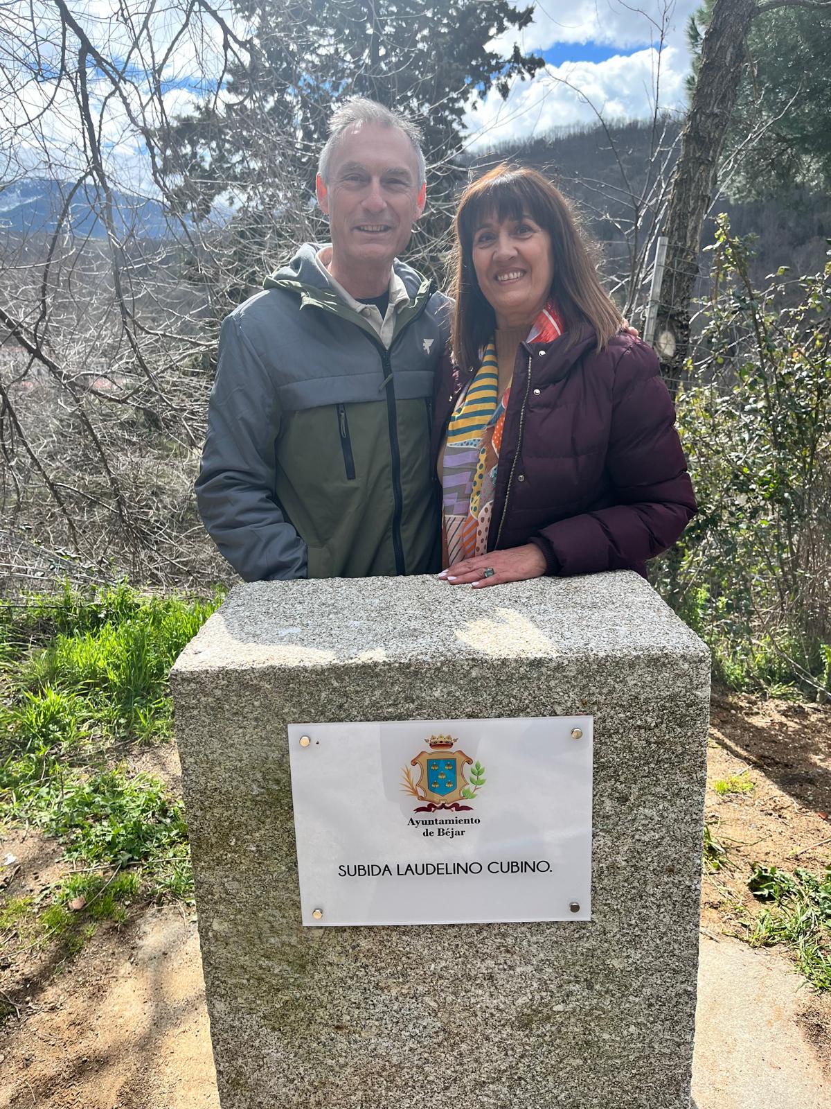 Béjar rinde homenaje a Lale Cubino y estrena una placa con su nombre en la subida a Monte Mario