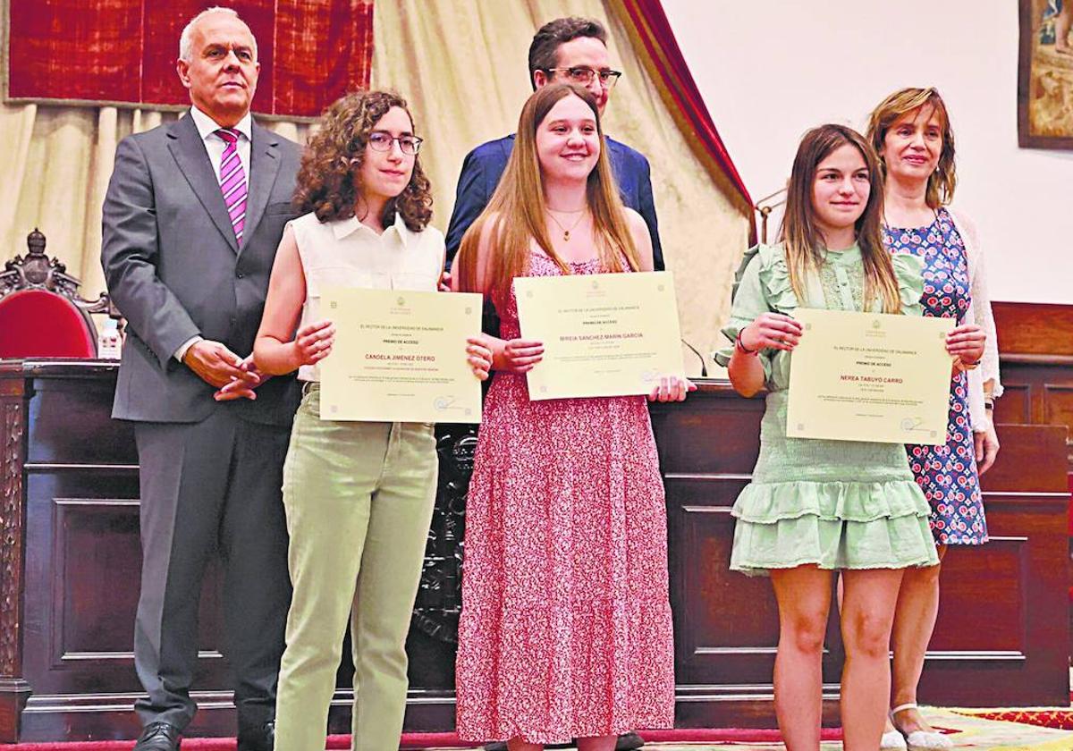 Candela Jiménez, Mireia Sánchez Marín y Nerea Tabayo, tres de las mejores estudiantes de la pasada EBAU del distrito universitario de Salamanca.