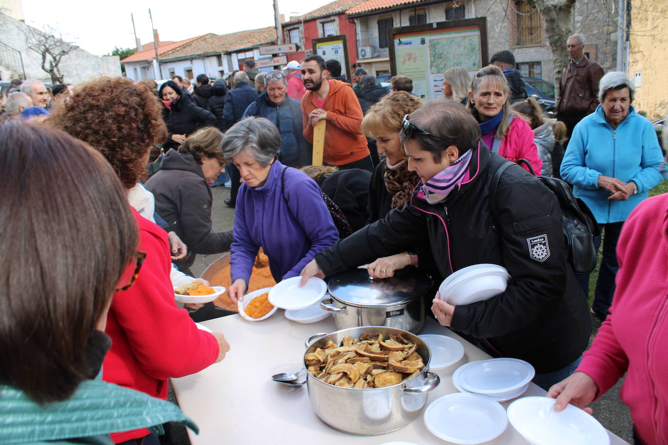 Valdefuentes despide su matanza con comida y reconocimientos